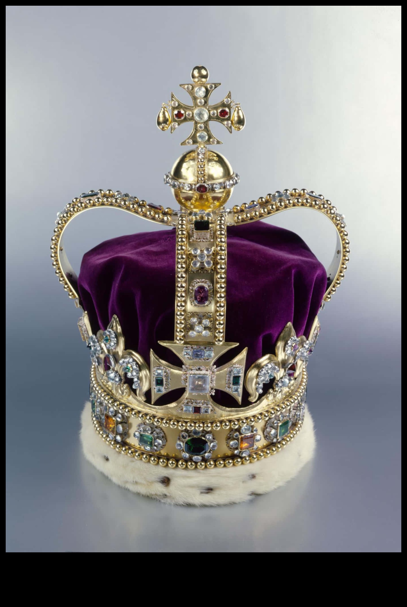 Splendoarea majestuoasă te încoronează în diamante cu o eleganță atemporală 3 Majestic Splendor: Crown Yourself in Diamonds