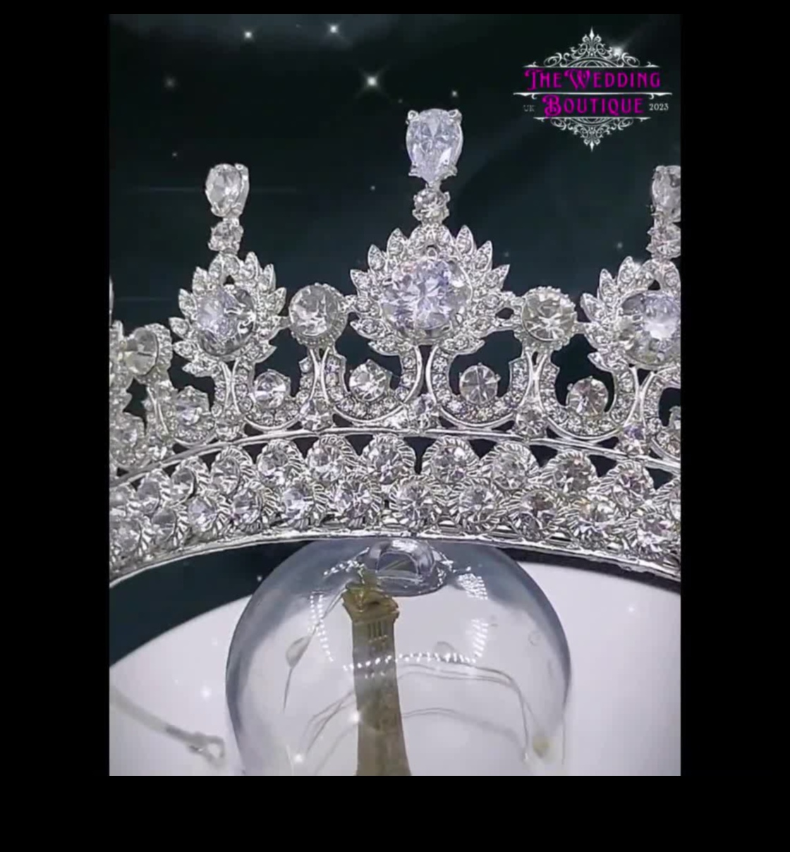 Splendoarea majestuoasă te încoronează în diamante cu o eleganță atemporală 4 Majestic Splendor: Crown Yourself in Diamonds