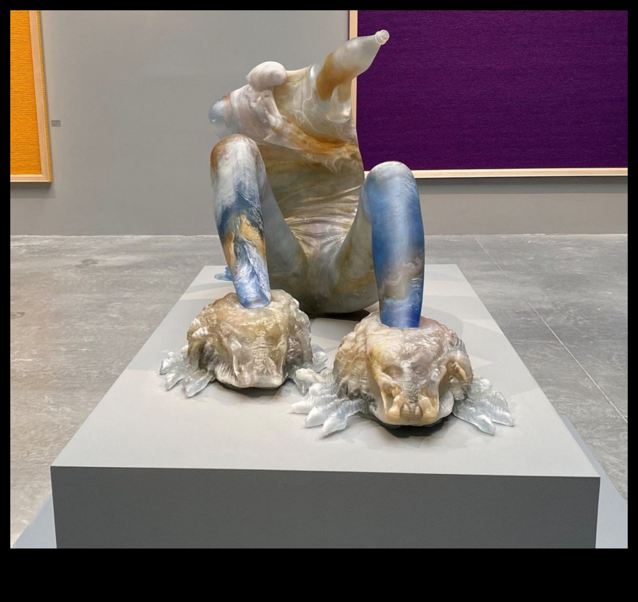 Explorarea frontierelor noilor media cu videoclipuri, performanțe și artă digitală 4 Explorări de noi media: video, performanță și artă digitală