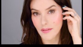 Fard de obraz fără efort: obținerea unei străluciri trandafirii cu tehnici de machiaj natural