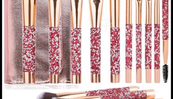 Bijuterii pline de farmec: explorarea instrumentelor de machiaj încrustate cu bijuterii pentru iubitorii de lux