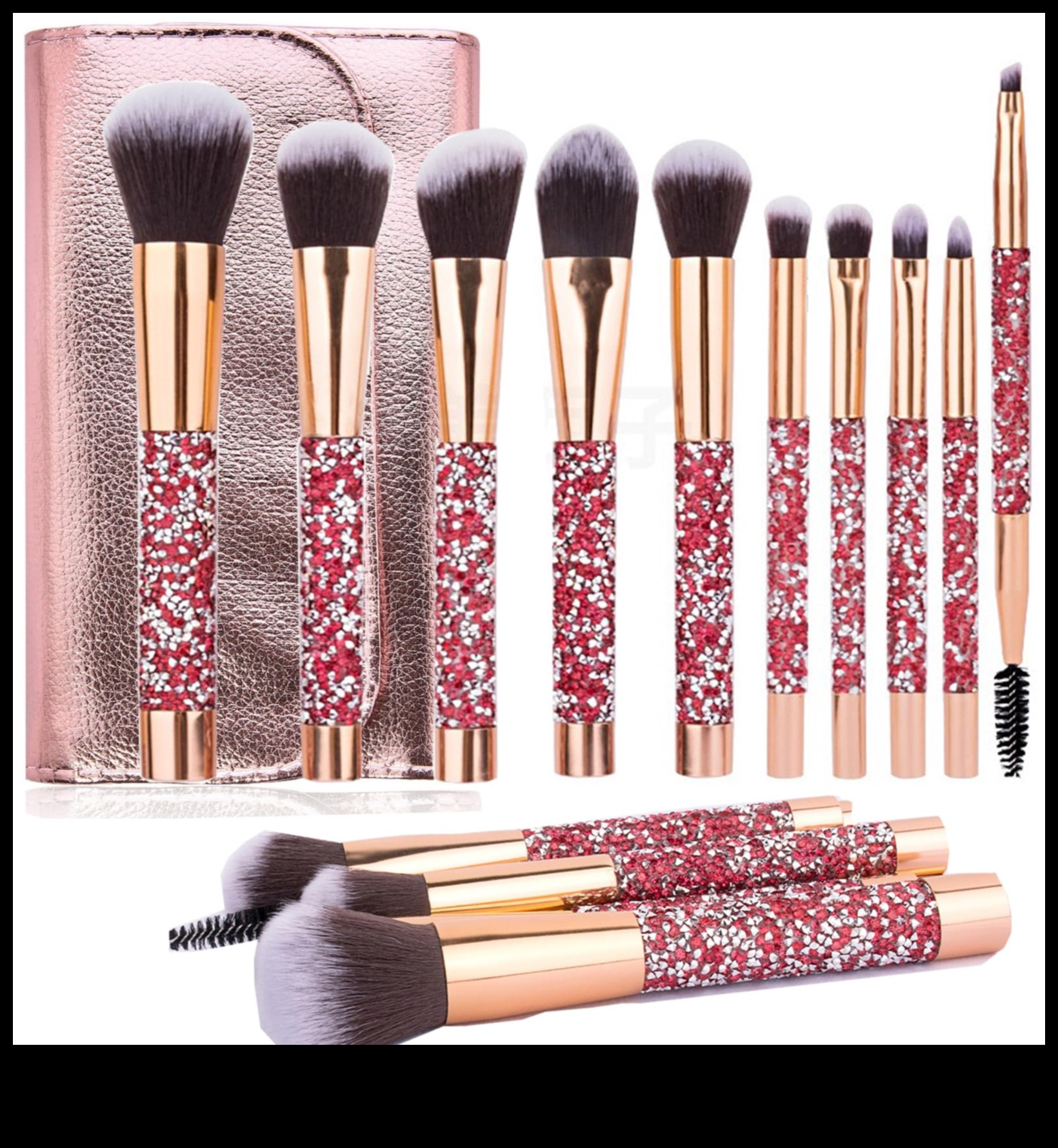 Bijuterii pline de farmec Un aspect luxos pentru instrumentele tale de machiaj 1 Bijuterii pline de farmec: explorarea instrumentelor de machiaj încrustate cu bijuterii pentru iubitorii de lux