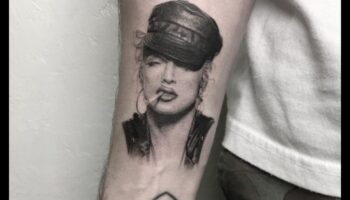 Micro capodopere: măiestrie în artă delicată cu cerneală minimalistă